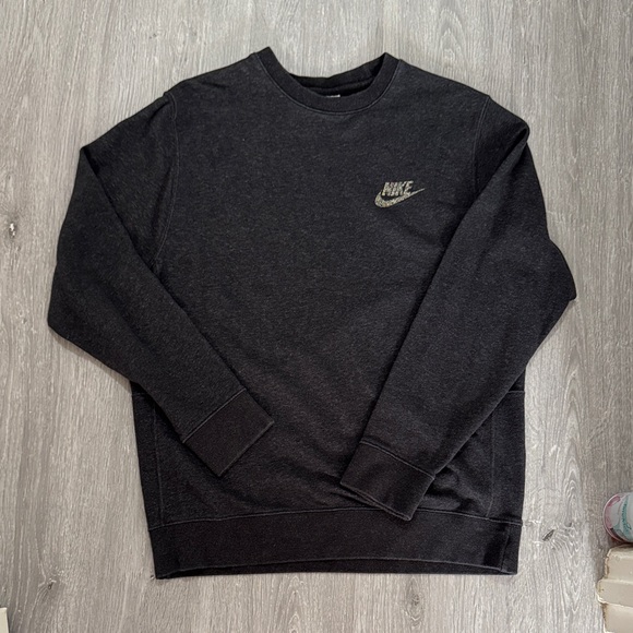 Nike Men's Dark Gray Crewneck Sweater - Picture 1 of 6